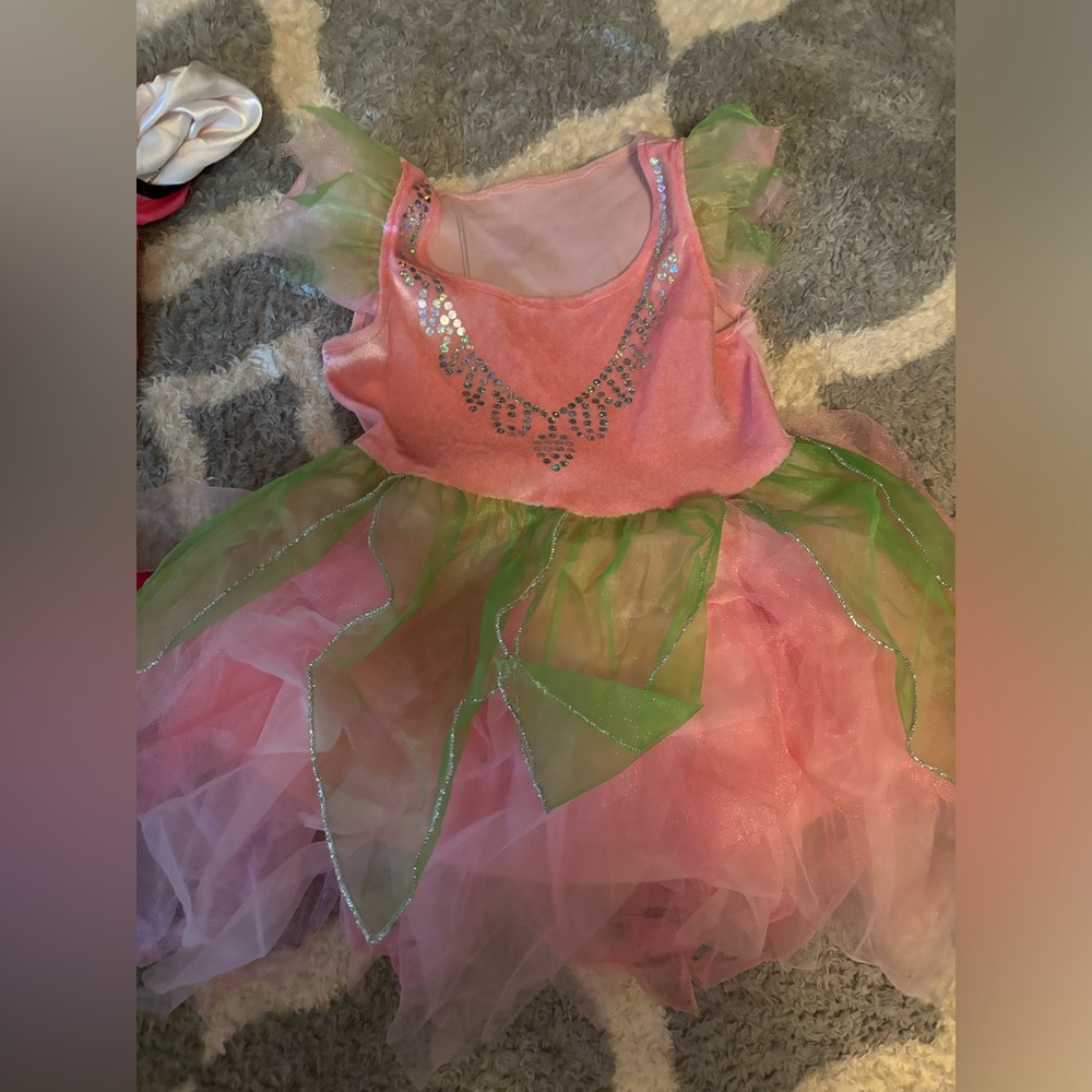 Two costumes - Picture 2 of 8